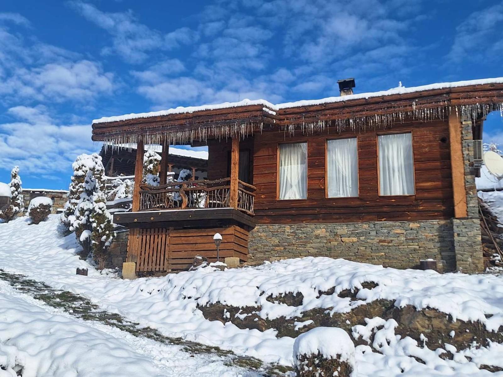 Панорама Хаус Лещен И Еко Къщи Дървена И Землянка Zewnętrze zdjęcie